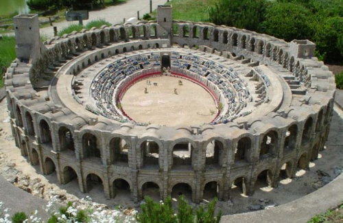 Das Amphitheater in Arles